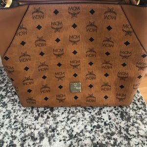 Never Wore Authentic MCM
Klara Medium Visetos Hobo Bag
Medium brown